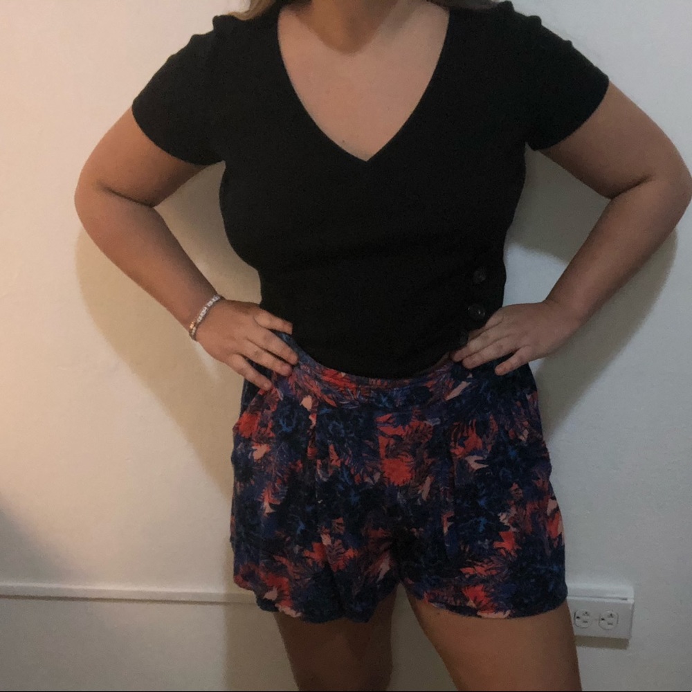 Roxy Tropical Shorts 🌺 - Picture 9 of 14